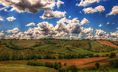 Cycling Le Marche countryside - photo by Andrea Balducci