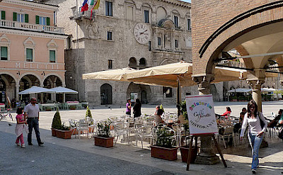 Palazzo del Capitano del Popolo, Ascoli Piceno. Photo via Flickr:Pizzodisevo