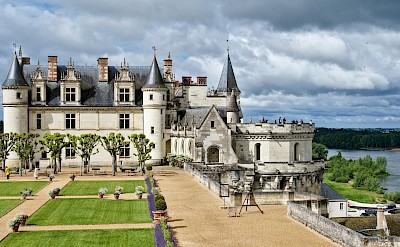 Château d'Amboise overlooking the Loire River. pexels@jeanpaulwettstein