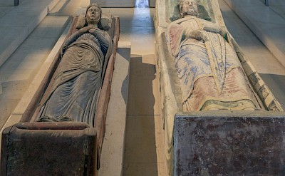 Tombs of Eleanor of Aquitaine & Richard the Lionheart inside Fontevraud Abbey. unsplash@snapwander