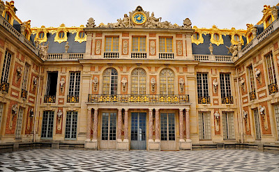 Grand facade of Palace Versailles! Flickr:Kimberly Vardeman