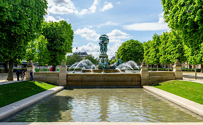 Fountain in Paris, France. Flickr:Dale Cruse