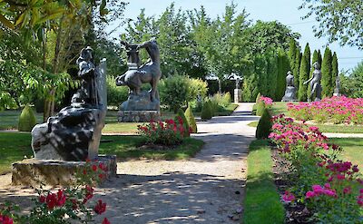 Garden path at Jardin-Mus&eacute;e d&eacute;partemental Bourdelle. Flickr:Patrick