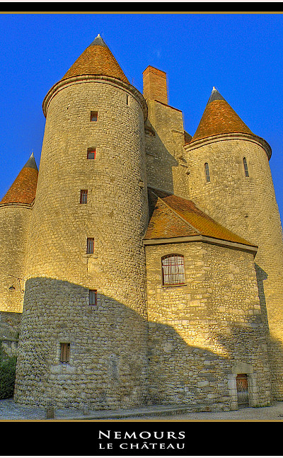 Le vieux château in Nemours, France. Flickr:@lain G