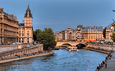 Pont Michel Bridge in Paris, France. Flickr:Joe deSousa 48.854084, 2.344621