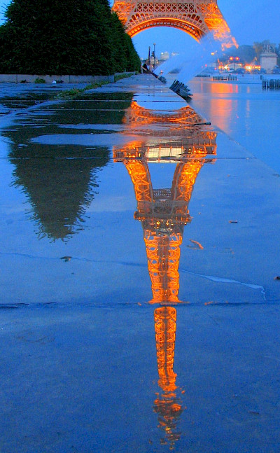 Eiffel Tower in Paris, France. Flickr:runner310