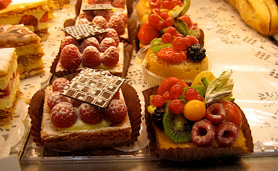 Tasty tarts at the Patisserie in Paris, France. Flickr:Annie Haradaviot