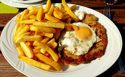 Schnitzel mit Spiegelei, traditional German lunch! Flickr:Thomas Kohler