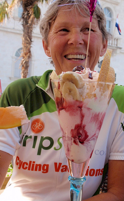 Bike rest for ice cream in Croatia for Hennie!