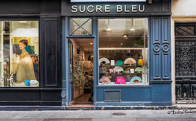 Shopping in Paris, France. Flickr:Steven dosRemedios