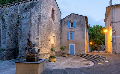 Courtyard in Fontaine de Vaucluse, France. Flickr:Allan Harris