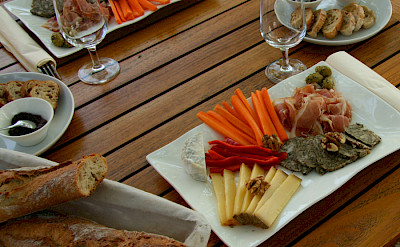 Lunch in Luberon, France. Flickr:Couleur Lavande 