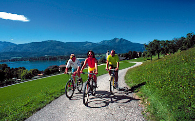 Cycling by Wolfgangsee, Austria. Photo via TO:© OÖT