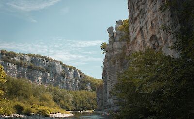 Cliffs of Ardeche Gorge, France bike boat tours. Unsplash:baptx