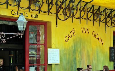 People dining outside Cafe la Nuit, France. Unsplash:Frank Eiffert