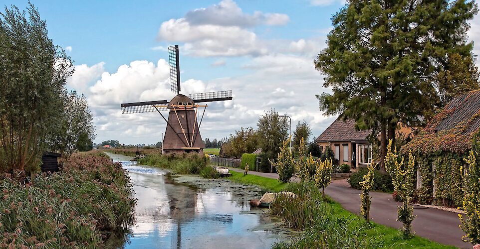 Biking near Rotterdam in South Holland, the Netherlands. ©Hollandfotograaf