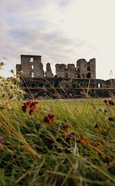Legarde Castle. Photo:De Beaux Lents Demains