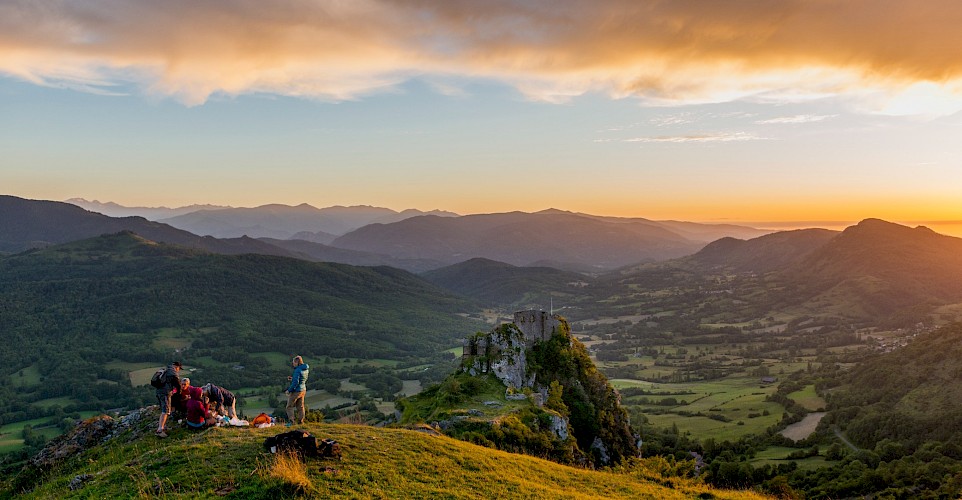 A beautiful sunset Roquefixade. Photo:Ariège Pyrénées Tourisme, Oscar Rodbag