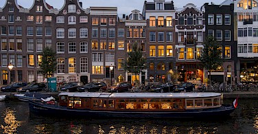 Nighttime in Amsterdam, North Holland, the Netherlands. Photo via Flickr:briyyz