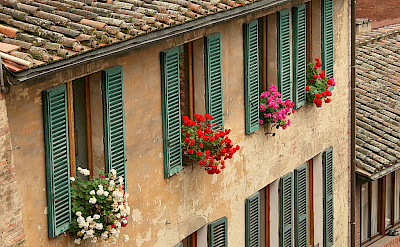 Quieter life in Siena, Tuscany, Italy. Photo via Flickr:Esteban Chiner