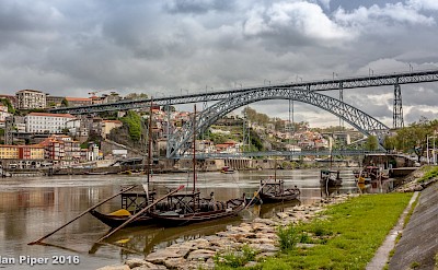 Douro River in Porto, Portugal. Flickr:PapaPiper