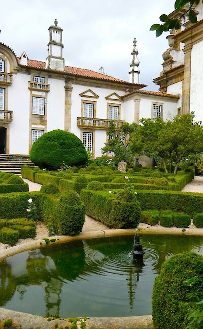 Topiary, Mateus Palace, Portugal. Unsplash:Steve Sharp