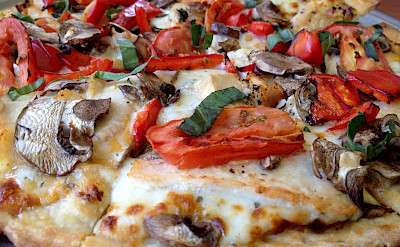 Pizza Tuscany-style. Flickr:Ray Bouknight