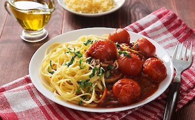 Fresh tomato pasta. Unsplash@Elena Leya