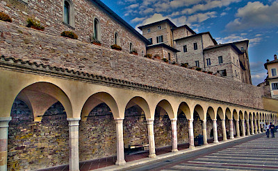 Arches in Assisi in Umbria, Italy. Flickr:Rodrigo Soldon
