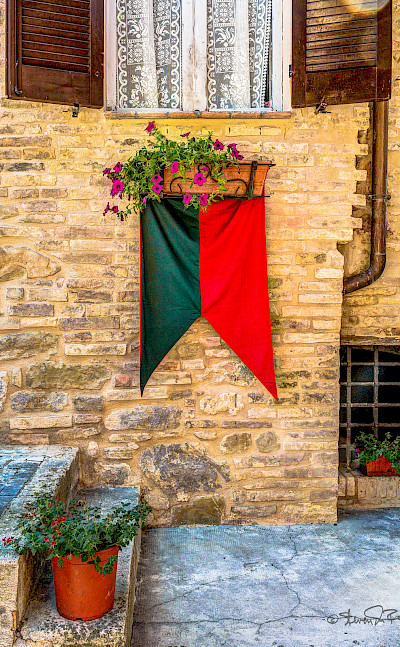 Flag in Umbria, Italy. Flickr:Steven dosRemedios