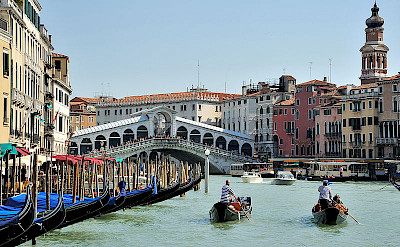 Rialto Bridge in Venice, Italy. Photo via Wikimedia Commons:saffronblaze