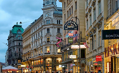 Shopping the streets of Vienna, Austria. Flickr:Pedro Szekely