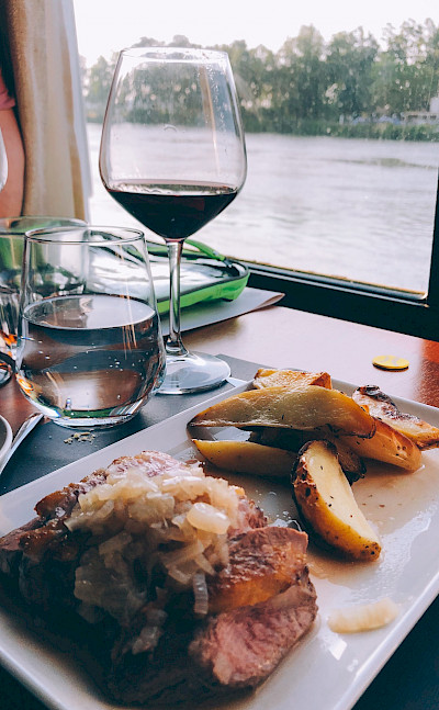 Dining with Wine | L'Estello | Bike & Boat Tours
