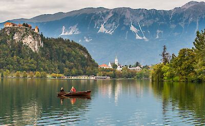 Boating on Lake Bled surrounded by the Julian Alps. Flickr:Milo van Kovacevic