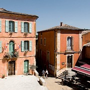 Classic or Luxury Famous Villages of Provence - Roussillon, Provence, France. Unsplash:Nicolas Savignat