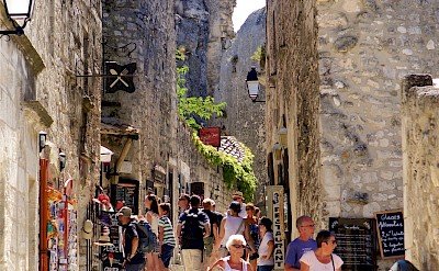 Shopping in Les-Baux-de-Provence, France. Flickr:Ian Robertson