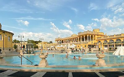 Thermal baths in Budapest, Hungary. Unsplash@Linda Gerbec