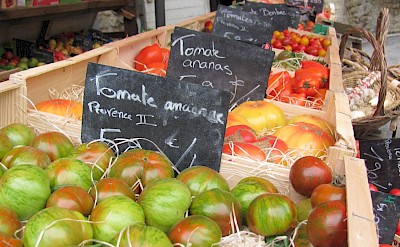 Provençal fruits on the Provence hiking tour!
