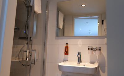 En Suite Bathroom | Magnifique I | Bike & Boat Tour