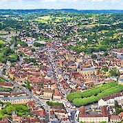 Landscapes of the Dordogne - Sarlat, Dordogne, France. CC:Chensiyuan