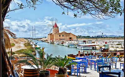 Outdoor bars & restaurants in Sicily, Italy. Flickr:Bert Kaufmann