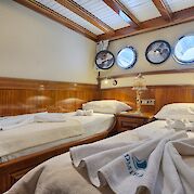 Twin cabin | Admiral | Bike & Boat Tour