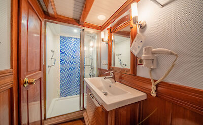 Admiral | Bike & Boat Tour Turkey| Bathroom