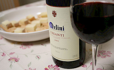 Yummy Chianti with dinner! Photo via Wikimedia Commons:matsuokakohei