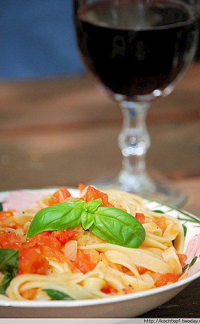 Tagliatelle with some great Italian wine! Photo via Flickr:kochtopf