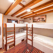 Quad bunk bed cabin ©TO