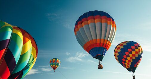Hot Air Balloons, Queensbury, New York, USA. Jesse Gardner@Unsplash