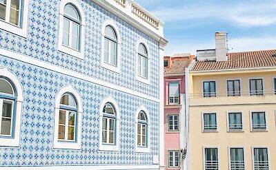 Colorful houses in Lisbon, Portugal. Freguesia de Estrela@Unsplash