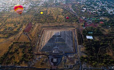 View from above, Hot air balloons and Teotihuacan, Mexico. Allan Francis@Unsplash