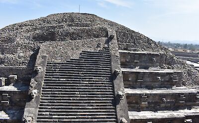 Closer look at the ruins of the pyramids of Teotihuacan, Mexico. Christian Hipolito@Flickr